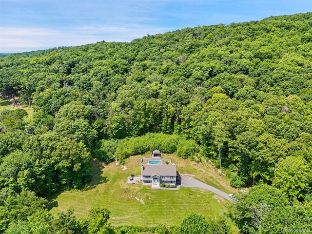71 Hitchcock Hill Road, Mahopac, NY 10541