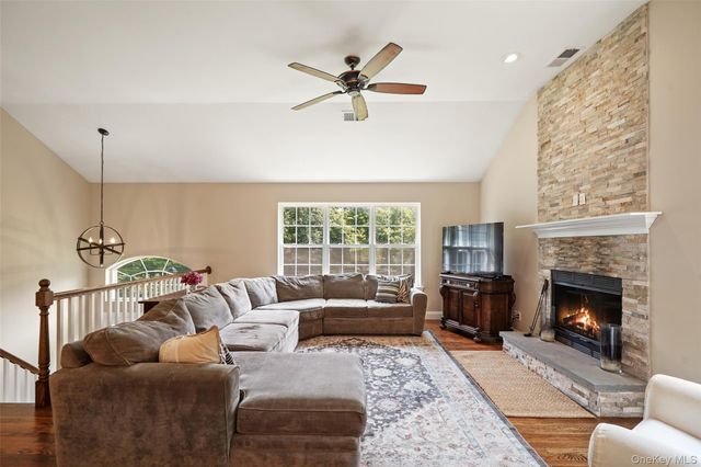 71 Hitchcock Hill Road, Mahopac, NY 10541