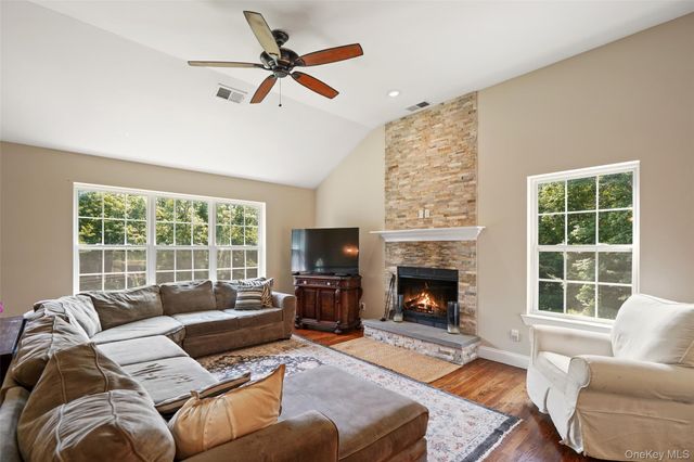 71 Hitchcock Hill Road, Mahopac, NY 10541