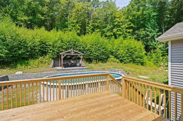 71 Hitchcock Hill Road, Mahopac, NY 10541