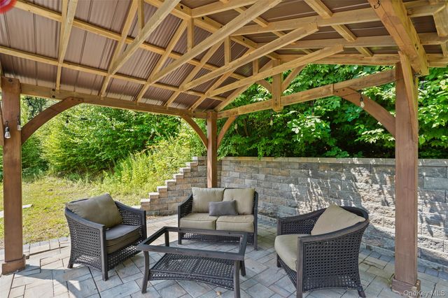 71 Hitchcock Hill Road, Mahopac, NY 10541