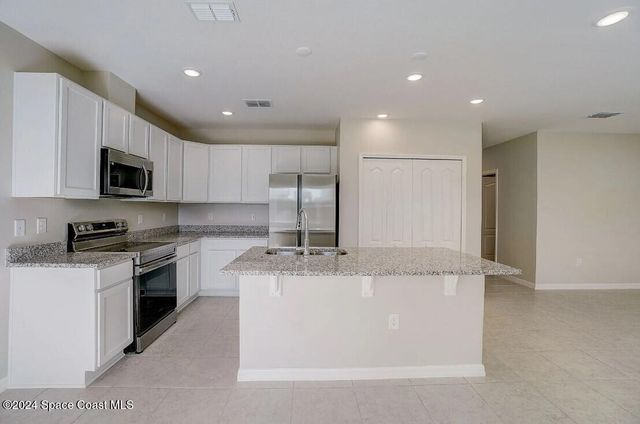 549 Hallmark Street SE, Palm Bay, FL 32909