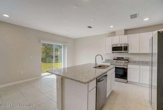 549 Hallmark Street SE, Palm Bay, FL 32909