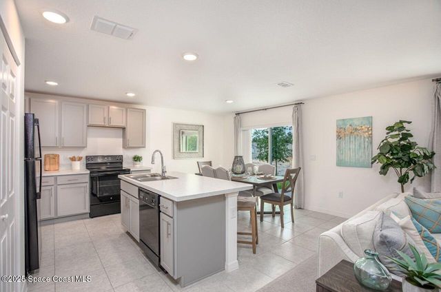 549 Hallmark Street SE, Palm Bay, FL 32909