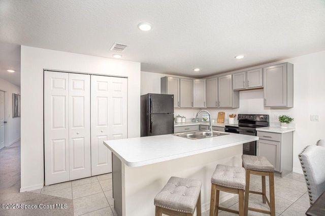 549 Hallmark Street SE, Palm Bay, FL 32909
