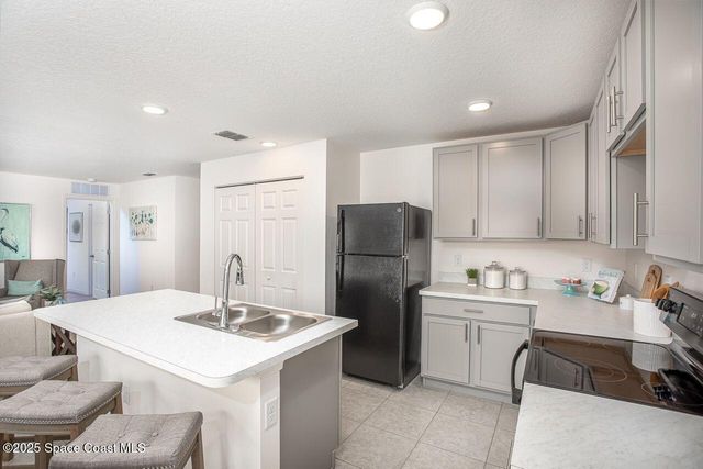 549 Hallmark Street SE, Palm Bay, FL 32909