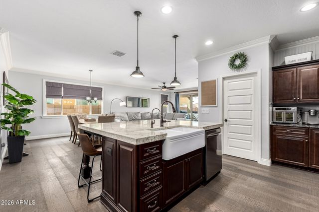 2738 E CHERRY HILL Drive, Gilbert, AZ 85298