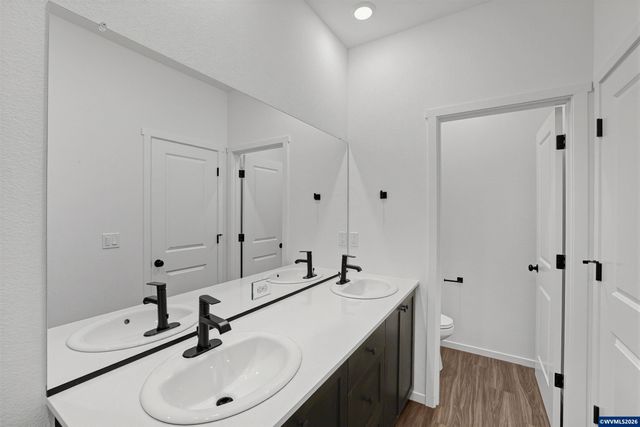 1088 Cardinal St, Woodburn, OR 97071