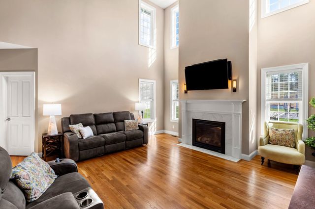 30 Hunter Mill Way, Londonderry, NH 03053