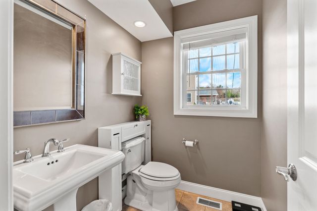 30 Hunter Mill Way, Londonderry, NH 03053