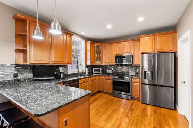 30 Hunter Mill Way, Londonderry, NH 03053