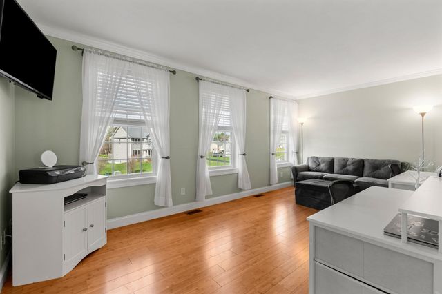 30 Hunter Mill Way, Londonderry, NH 03053