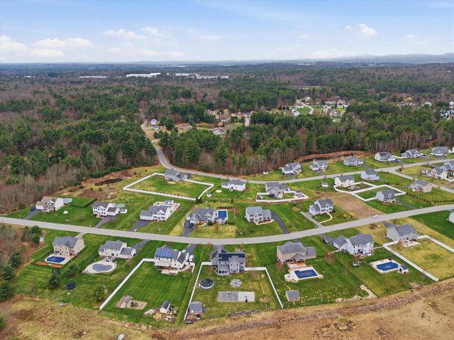 30 Hunter Mill Way, Londonderry, NH 03053