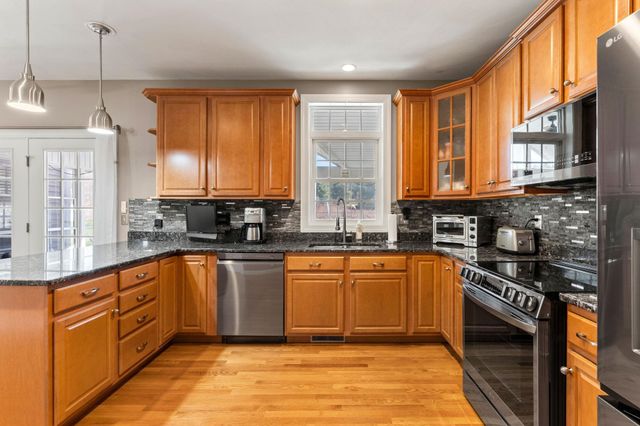 30 Hunter Mill Way, Londonderry, NH 03053