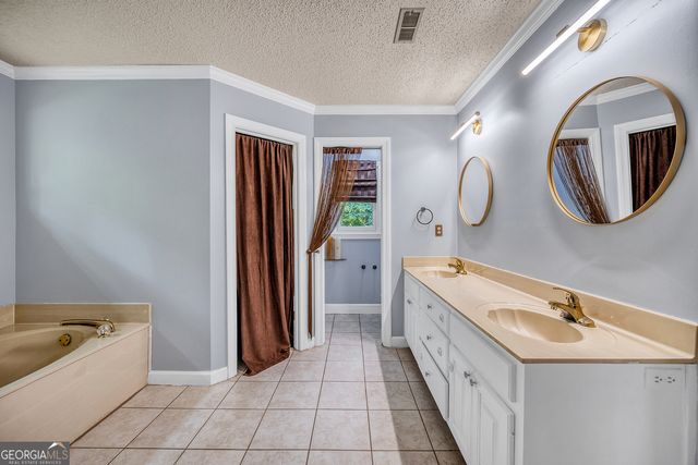 205 OLDE OAK Drive, Jonesboro, GA 30238