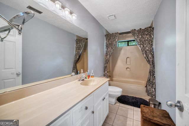205 OLDE OAK Drive, Jonesboro, GA 30238