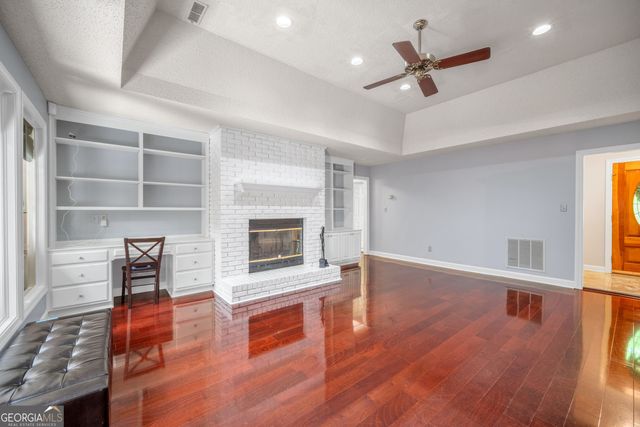 205 OLDE OAK Drive, Jonesboro, GA 30238