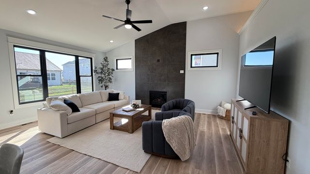 721 W Ironwood Drive, Rossford, OH 43460