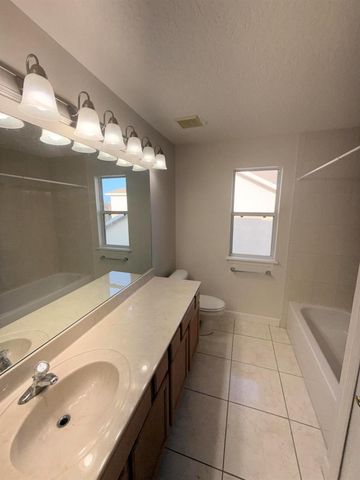 2102 Bunker View Court, Kissimmee, FL 34746