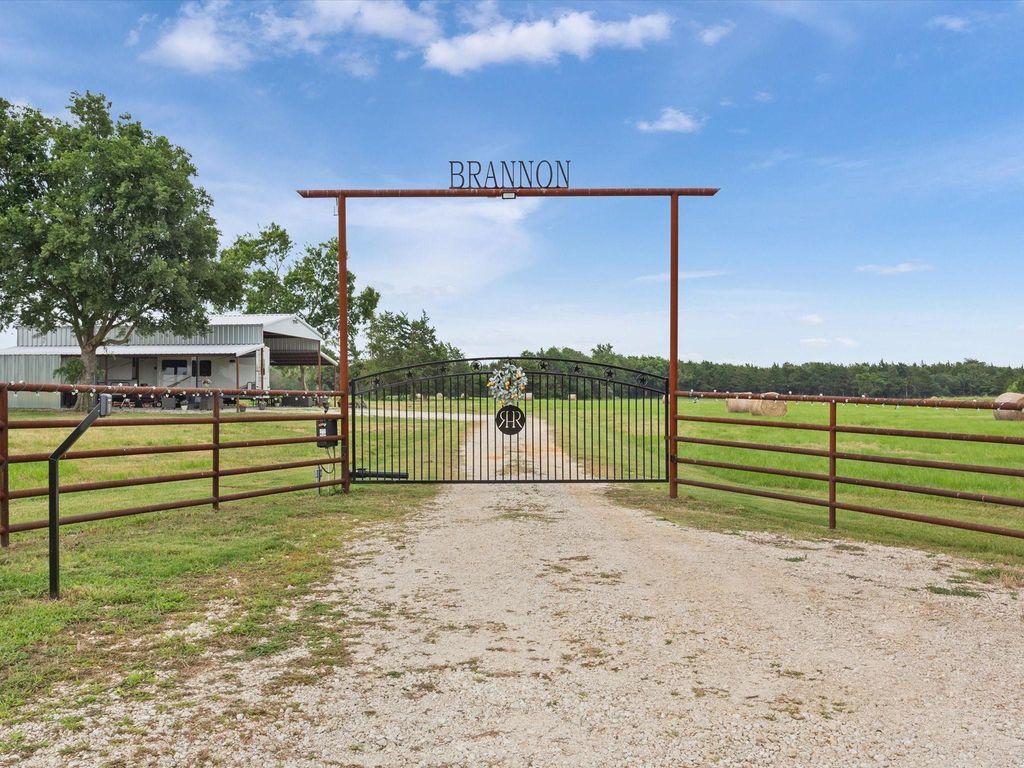 667 Lcr 439, Mexia, TX 76667