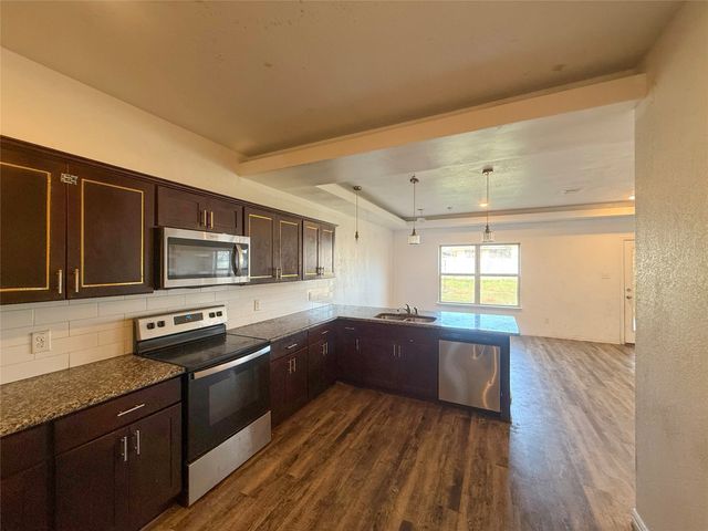 625 E Powell Avenue, Fort Worth, TX 76104