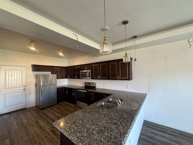 625 E Powell Avenue, Fort Worth, TX 76104