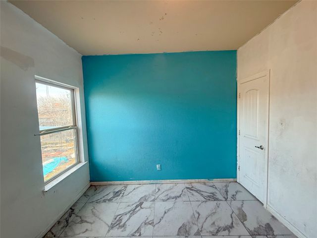 625 E Powell Avenue, Fort Worth, TX 76104