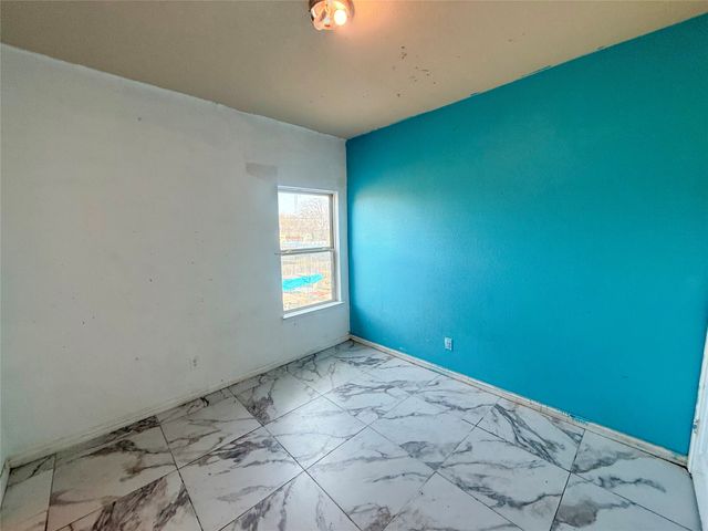 625 E Powell Avenue, Fort Worth, TX 76104