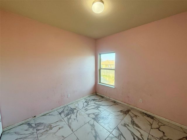 625 E Powell Avenue, Fort Worth, TX 76104