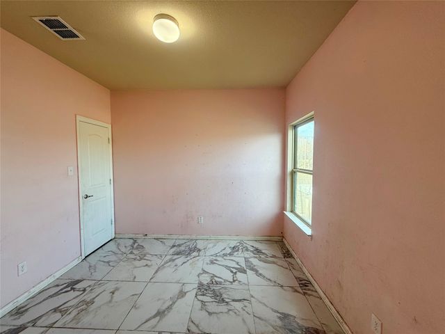 625 E Powell Avenue, Fort Worth, TX 76104