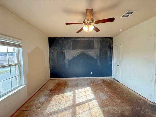 625 E Powell Avenue, Fort Worth, TX 76104