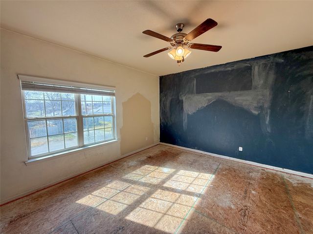 625 E Powell Avenue, Fort Worth, TX 76104