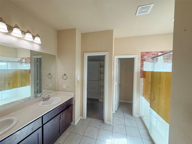 625 E Powell Avenue, Fort Worth, TX 76104