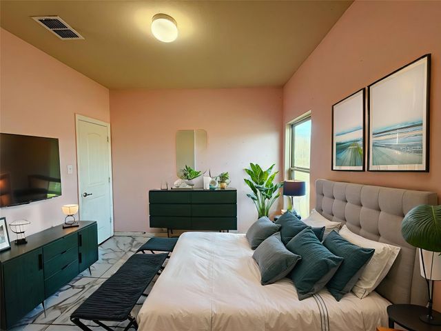 625 E Powell Avenue, Fort Worth, TX 76104