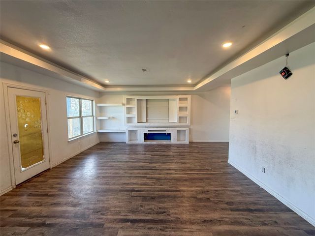 625 E Powell Avenue, Fort Worth, TX 76104