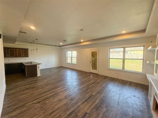 625 E Powell Avenue, Fort Worth, TX 76104