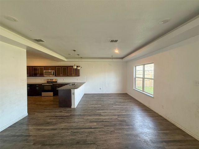 625 E Powell Avenue, Fort Worth, TX 76104