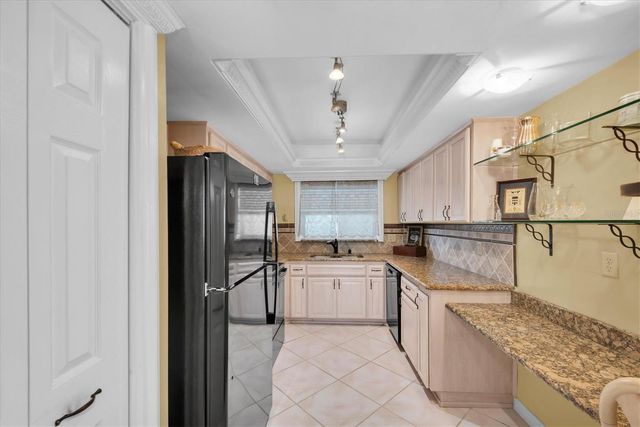 6363 GULF WINDS DRIVE 233, St Petersburg, FL 33706