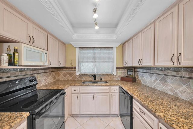 6363 GULF WINDS DRIVE 233, St Petersburg, FL 33706