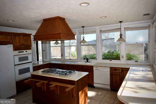 1825 Groaning Rock Road, Commerce, GA 30530