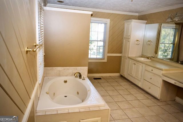 1825 Groaning Rock Road, Commerce, GA 30530