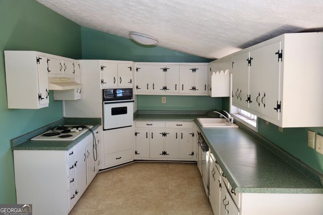 1825 Groaning Rock Road, Commerce, GA 30530