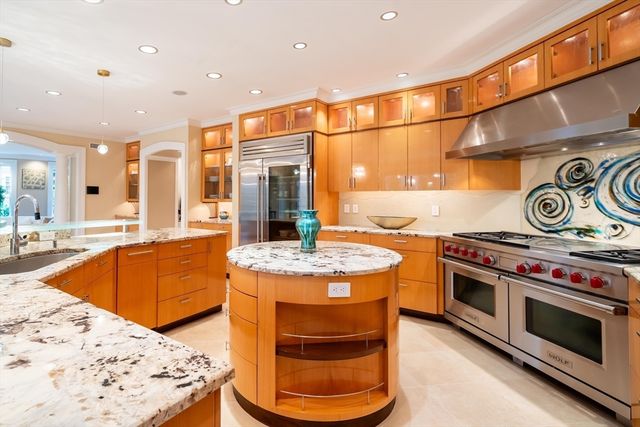 16 Meriam St, Lexington, MA 02420