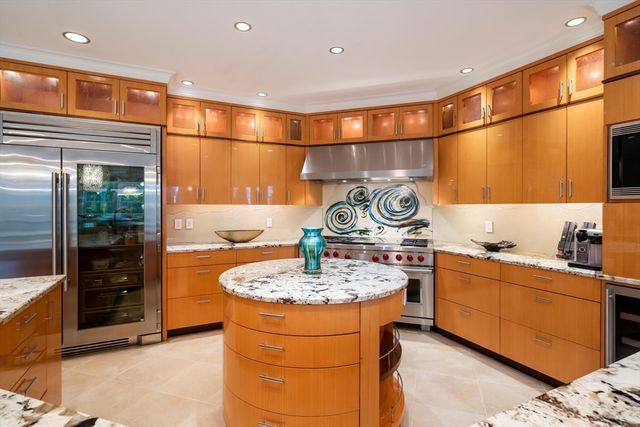 16 Meriam St, Lexington, MA 02420