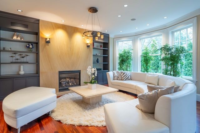 16 Meriam St, Lexington, MA 02420