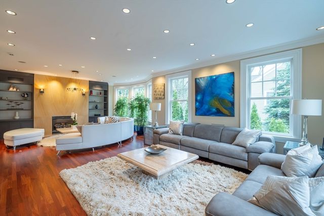 16 Meriam St, Lexington, MA 02420