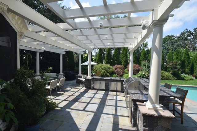 16 Meriam St, Lexington, MA 02420