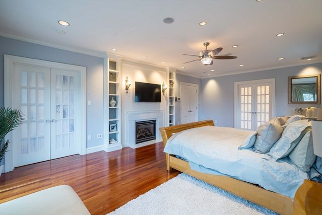 16 Meriam St, Lexington, MA 02420