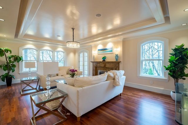 16 Meriam St, Lexington, MA 02420