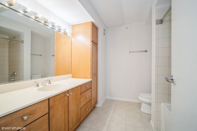 9715 Woods Drive 505, Skokie, IL 60077